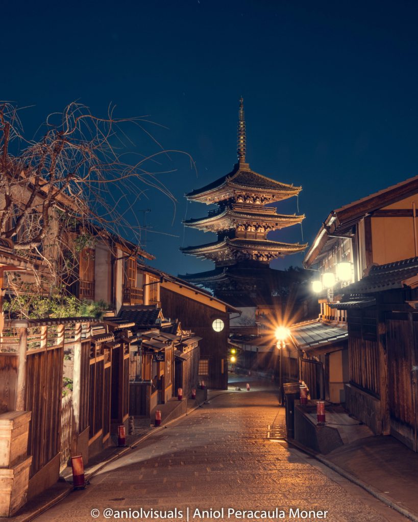 Kyoto Yasaka Pagoda night photography spot by aniolvisuals