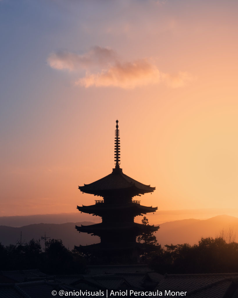Kyoto Yasaka Pagoda sunset photography  by aniolvisuals