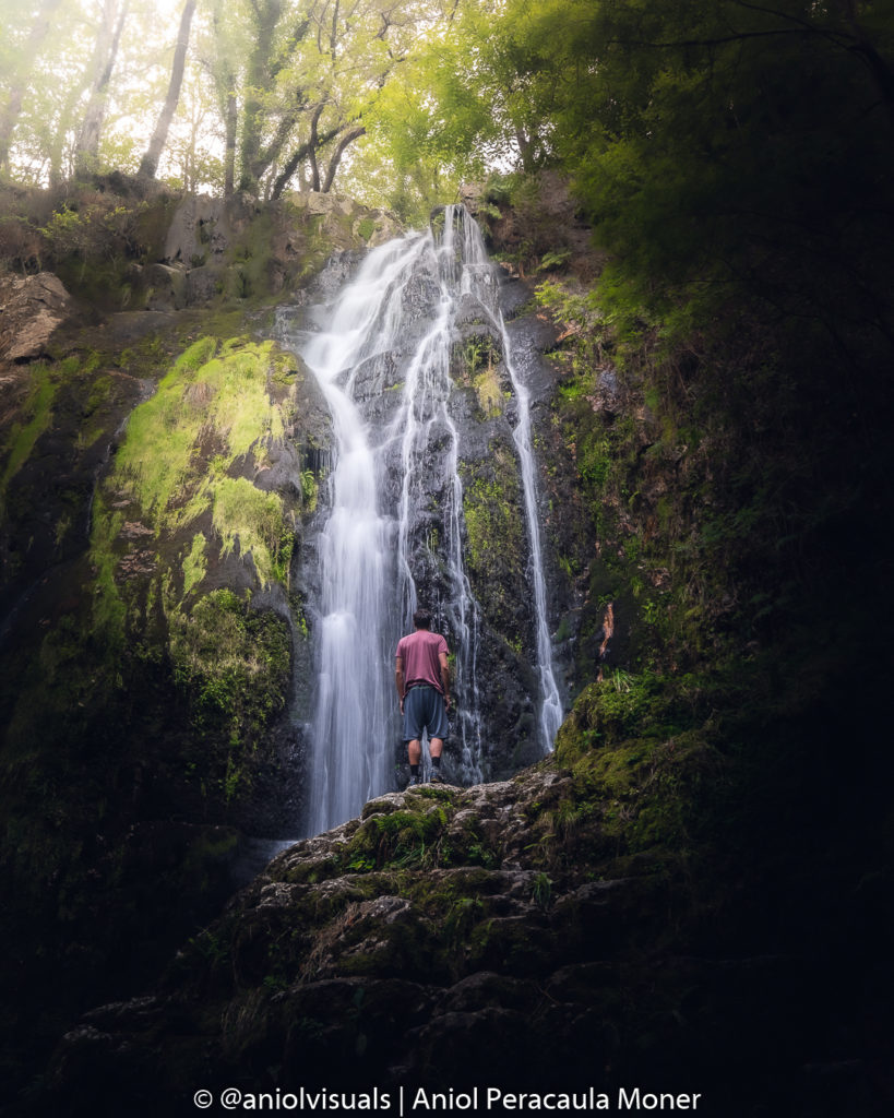 Waterfall photography guide: all you need to know. Gear, settings, and tips by aniolvisuals. Human element waterfall photography