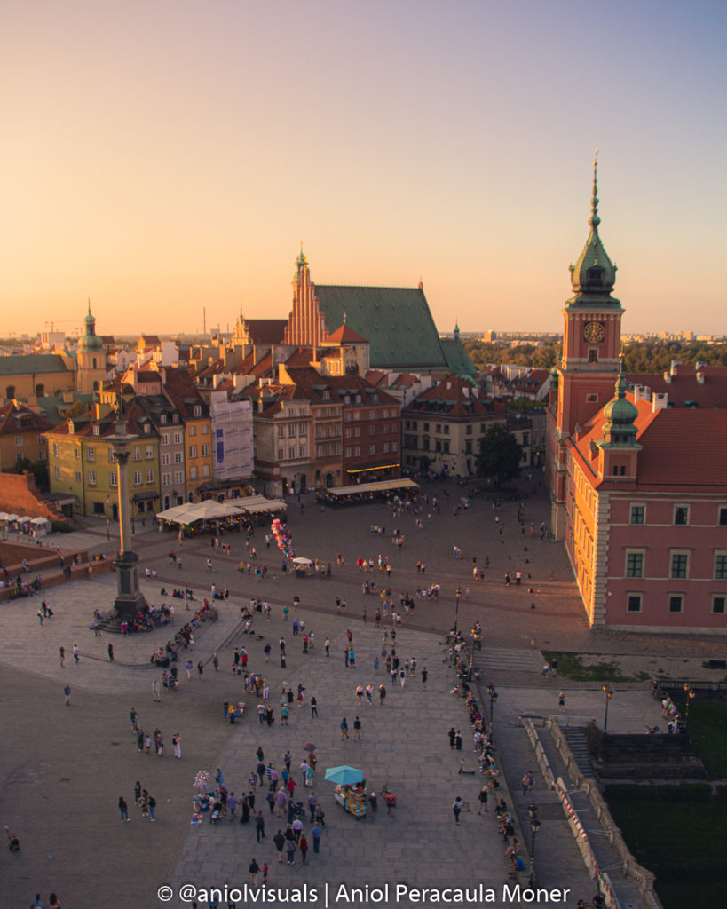 Poland photography guide by aniolvisuals. Warsaw photography sunset castle squareTower by aniolvisuals