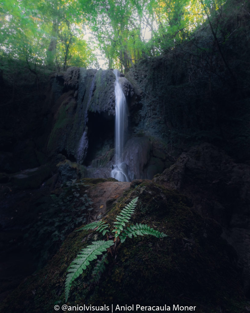 Waterfall photography guide: all you need to know. Gear, settings, and tips by aniolvisuals. Foreground waterfall photography