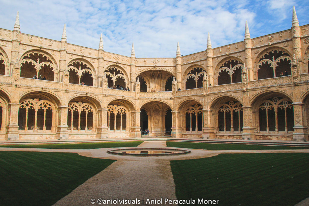 Monasterio do Jeronimos cloister Lisbon