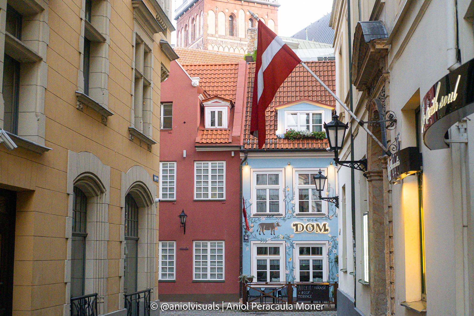 riga photography guide old town streets riga photography guide old town streets