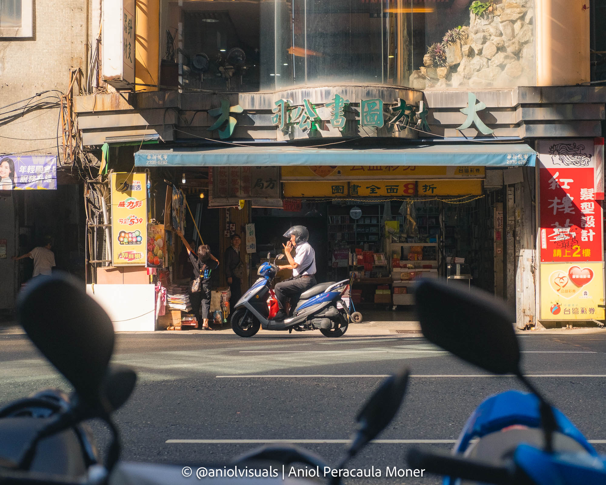 taipei photography guide scooters 2