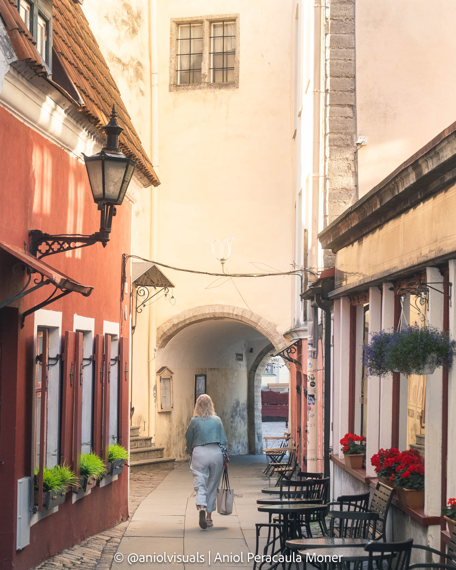 tallinn photography guide old town streets tallinn photography guide old town streets