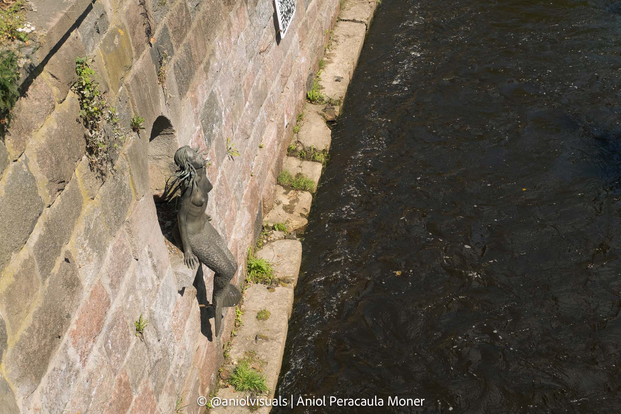 vilnius photography guide uzupis mermaid-2 vilnius photography guide uzupis mermaid-2