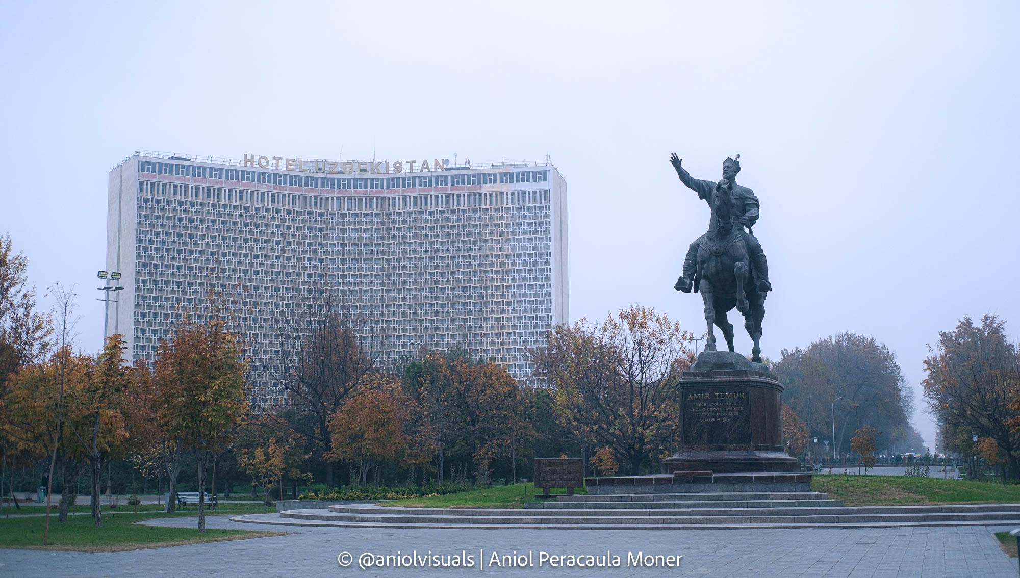 Tashkent amir temur statue