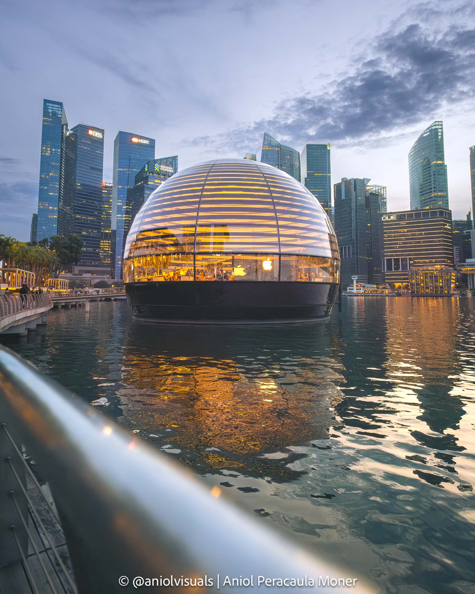 marina bay apple store photo